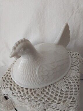 Indiana Glass White Hen Covered Top Only